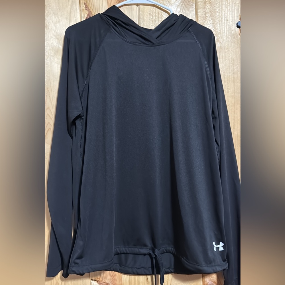 Never worn. Lightweight Under Armour Large pullover.